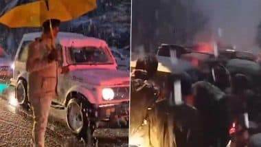 Himachal Pradesh: Traffic Jam Formed on Manali-Solang Nala Route As Tourists' Vehicles Get Stuck in Snow Amid Heavy Snowfall in Manali and Surrounding Areas (Watch Video)