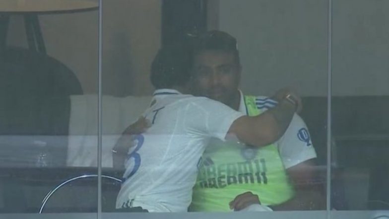 Emotional Ravichandran Ashwin Gets Hug From Virat Kohli in Dressing Room Before the Legendary All-Rounder Announced His Retirement During IND vs AUS 3rd Test 2024 (Watch Video)