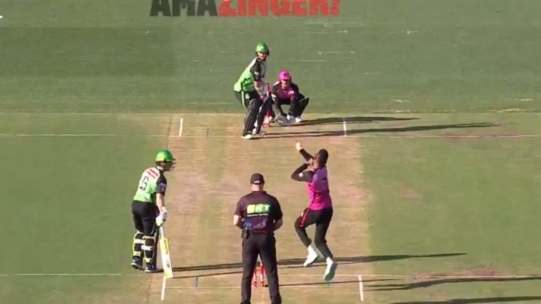 Ben Duckett Hits Six Consecutive Fours in an Over Against Akeal Hosein During BBL 2024–25 Match Between Melbourne Stars and Sydney Sixers (Watch Video)