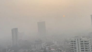 'Mumbai Is Chocking': Mumbai AQI Drops to 'Poor' Category As Air Quality Worsens; Heavy Smog Engulfs City's Skyline, Reducing Visibility (Pics and Videos)