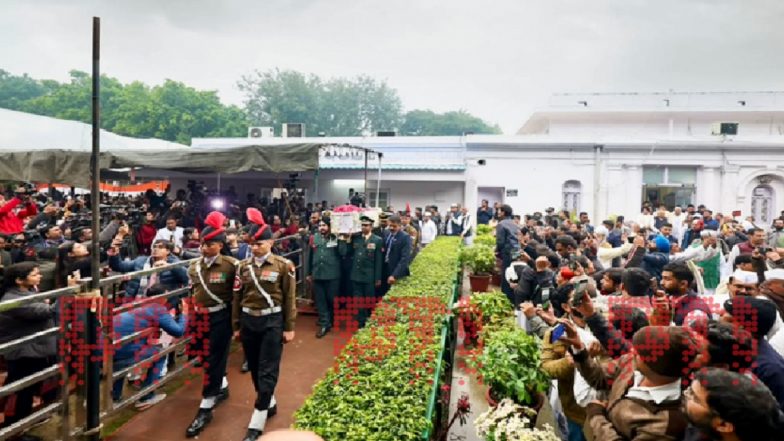 Dr Manmohan Singh’s Cremation at Nigambodh Ghat: AAP Slams Centre for Not Conducting Former PM’s Last Rites at Raj Ghat