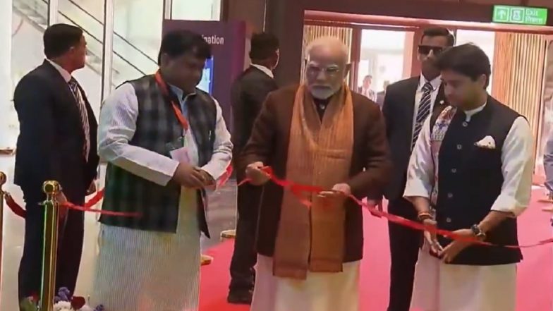 PM Narendra Modi Inaugurates First ‘Ashtalakshmi Mahotsav’ in Delhi, Interacts With Artisans (Watch Video)
