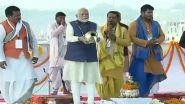 PM Modi Prayagraj Visit: Prime Minister Narendra Modi Performs Pooja in Uttar Pradesh, Takes Ferry Ride in Sangam River (Watch Videos)