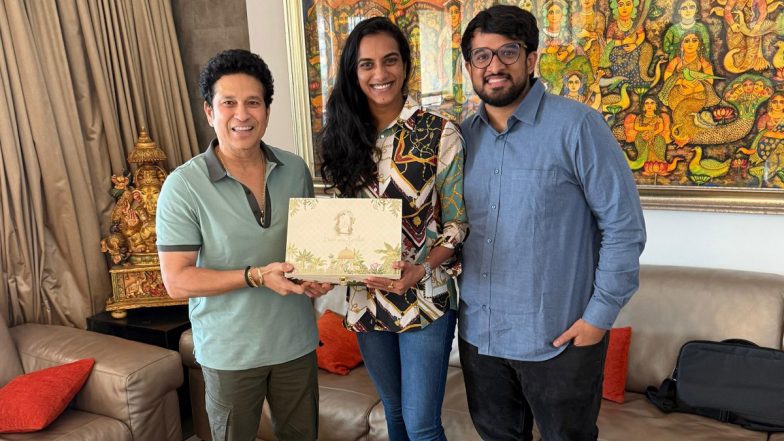 PV Sindhu Wedding: Star Shuttler Invites Sachin Tendulkar to Attend Her Marriage Ceremony; Master Blaster Poses and Congratulates Soon-To-Be Couple (See Post)