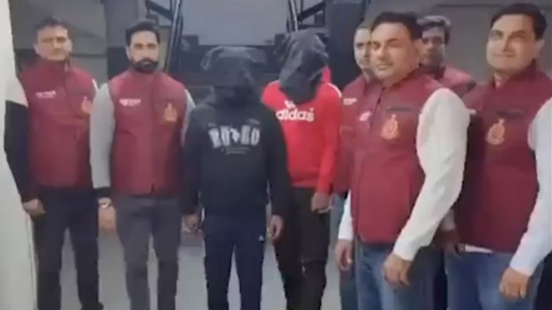 Rakesh Jatti, Akhil Maya Arrested: 2 Members of Neeraj Bawana Gang Arrested With Illegal Weapons, Country-Made Pistols and Live Cartridges Recovered (Watch Video)