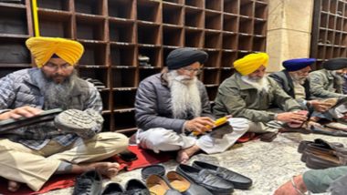 Tankhah: Shiromani Gurdwara Parbandhak Committee Chief Harjinder Singh Dhami Undergoes Punishment for Making Offensive Remarks Against Bibi Jagir Kaur, Cleans Shoes in Golden Temple