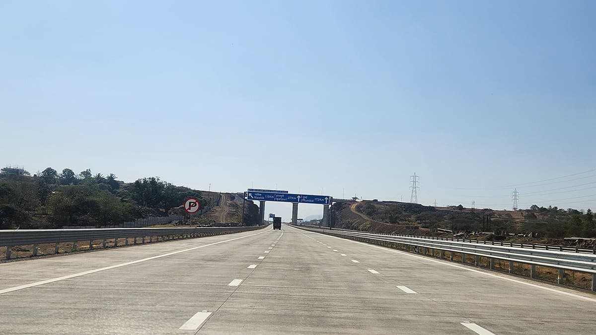 Over 50 Vehicles Punctured on Mumbai-Nagpur Samruddhi Highway in Maharashtra