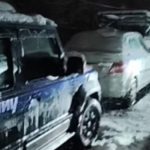 Manali, Solang Valley Witness Traffic Chaos Due to Heavy Snowfall; ‘Koi Bhi Mat Aana’, Warns Tourist As Over 2,000 Vehicles Stranded in Snow (Watch Video)