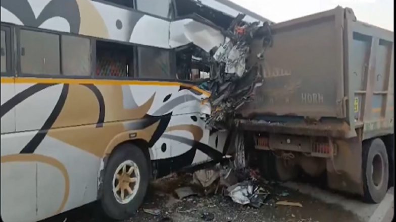 Bhavnagar Road Accident: 6 Killed, 10 Injured As Private Bus Rams Into Dumper Truck on Highway in Gujarat (Watch Video)