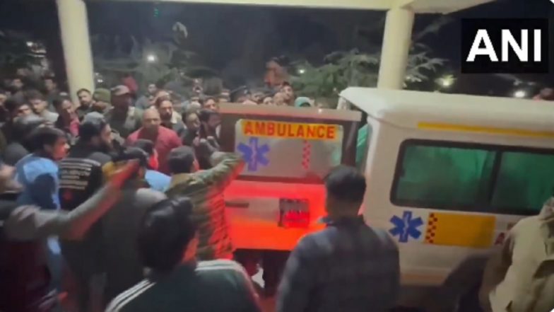 Road Accident in Jammu and Kashmir: 10 Injured, Casualties Feared After Vehicle Falls Into Deep Gorge in Kishtwar