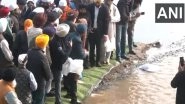 Delhi: Rituals for &lsquo;Asthi Visarjan&rsquo; of Former Prime Minister Manmohan Singh Performed at Yamuna Ghat Near Gurdwara Majnu Ka Tilla (Watch Video)