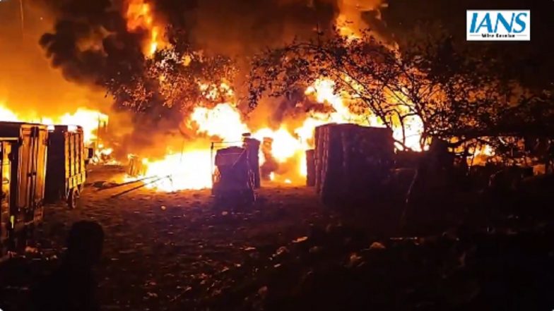 Delhi Fire: Massive Blaze Erupts in Slums of Rani Garden in Geeta Colony; No Casualties Reported (Watch Videos)