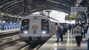 Delhi Metro Viral Videos: DMRC Warns Content Creators Over Reels Filmed on Moving Train Windows.