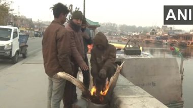 Jammu and Kashmir Weather Update: Cold Wave Grips Valley as Temperatures Dip; People Light 'Kangris' to Keep Warm (Watch Video)