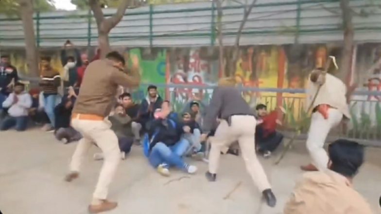 BPSC Exam Row: Protest Held in Patna Over Bihar PSC Exam Paper Leak, Police Baton-Charge Job Aspirants (Watch Videos)