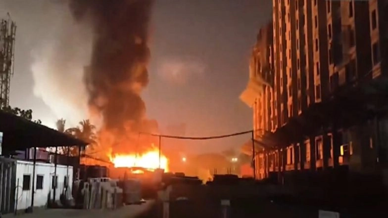 Navi Mumbai Fire: Blaze Erupts in Under-Construction Society in APMC Market Area of Vashi, Efforts Underway To Douse Flames (Watch Video)