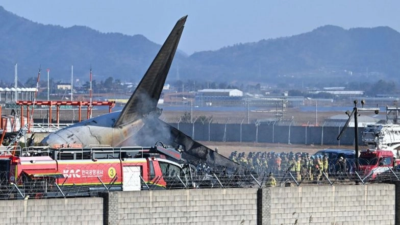 South Korea Plane Crash Death Toll Jumps to 62 After Passenger Plane Bursts Into Flames After Skidding off Runway at Muan International Airport (See Pics and Videos)