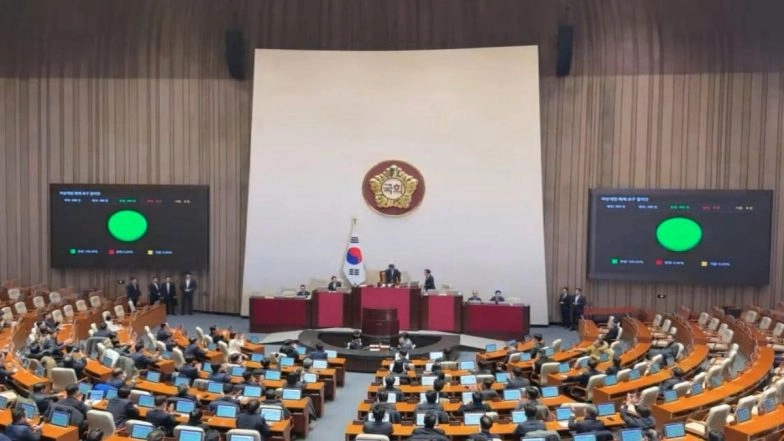 South Korea Martial Law: South Korean Parliament Votes to Defy President Yoon Suk Yeol by Lifting His Declaration of Martial Law (Watch Videos)