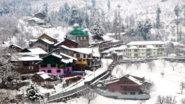 Kashmir Snowfall: Highways, Flights Shut, Locals Help Stranded Tourists