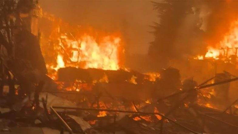 Los Angeles Wildfire: Death Toll Rises to 5 As Firefighters Struggle With Dry Hydrants Amid Fast-Growing Flames in Pacific Palisades (Watch Video)