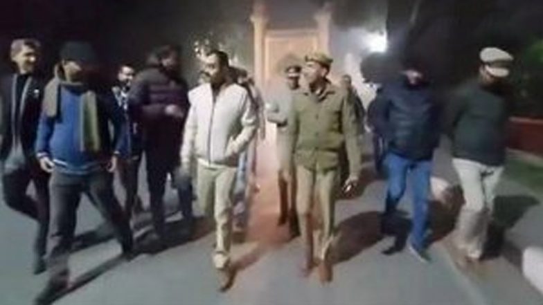 AMU Bomb Threat: Aligarh Muslim University Receives Email Threatening Bomb Blast if INR 2 Lakh Ransom Not Paid, UP Police Begin Investigation