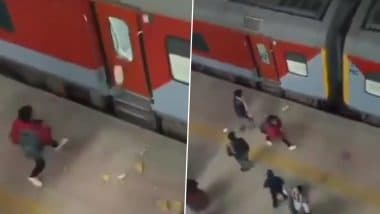 Train Vandalised in Chhatarpur: Miscreants Throw Stones at Prayagraj-Bound Maha Kumbh Special Train at Harpalpur Railway Station in MP, Police Responds After Video Goes Viral