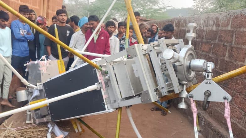 Karnataka: Massive TIFR Research Balloon Lands on House in Bidar, Shocking Villagers with Red Blinking Machine (Watch Videos and See Pics)