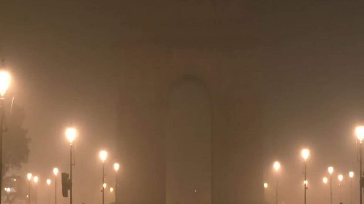 Rain in Delhi-NCR, AQI Drops to ‘Poor’