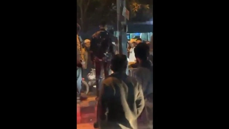 Delhi Shocker: Juvenile Stabs 35-Year-Old Man to Death Near Delhi Police Bhawan, Arrested Video Goes Viral