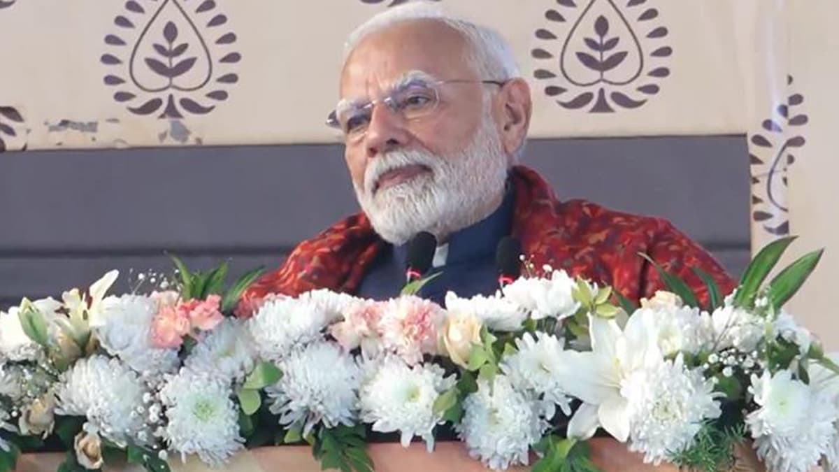 Targeting AAP on Graft, Misrule, PM Modi Sounds BJP Bugle for Delhi Assembly Polls