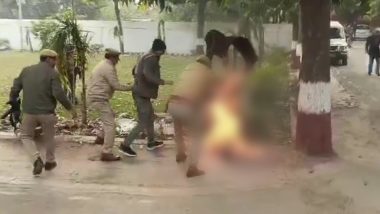 Badaun: Man Attempts Self-Immolations Outside SSP Office Over Unresolved E-Rickshaw Robbery Case, Police Respond After Disturbing Video Surfaces