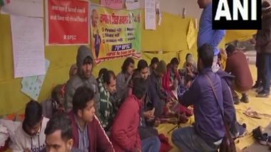 India News | BPSC Aspirants Continue Their Protest in Patna Amid Cold Weather