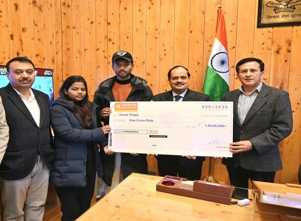 India News | Uttarakhand: DGP Hands over Accident Insurance Amount of One Crore to Dependents of Late ASI Kanta Thapa