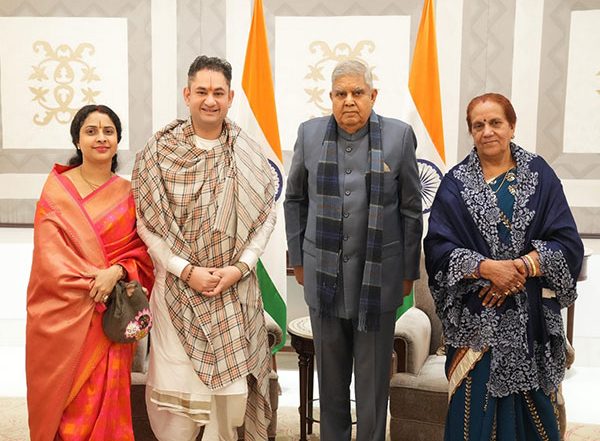 Business News | A Landmark in Spiritual History: Shri Pundrik Goswami Ji Leads the Bhagwat Katha at India's Pinnacle