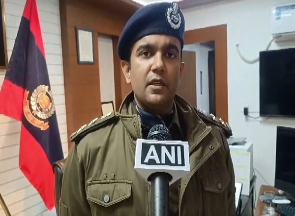 India News | Delhi Police Deport 5 Bangladeshi Immigrants Staying in Hotels