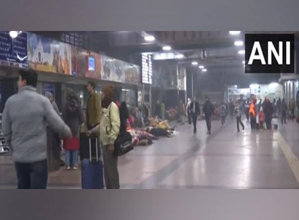 India News | Several Delhi-bound Trains Delayed Due to Dense Fog, Low Visibility