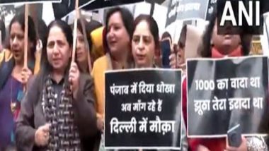 India News | Delhi Police Detain Women for Protesting Outside Residence of Arvind Kejriwal