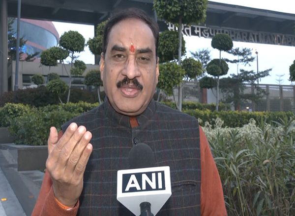 India News | VHP Slams Muslim Cleric for Claiming Maha Kumbh Being Organised on Waqf Land