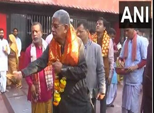 India News | Guwahati: Union Minister Rajiv Ranjan Singh Offers Prayers at Maa Kamakhya Temple
