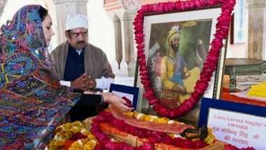 India News | Rajasthan Deputy Chief Minister Diya Kumari Pays Floral Tributes to Guru Gobind Singh on His Birth Anniversary