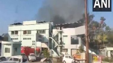 India News | Fire Breaks out at Showroom in Maharashtra's Jalgaon