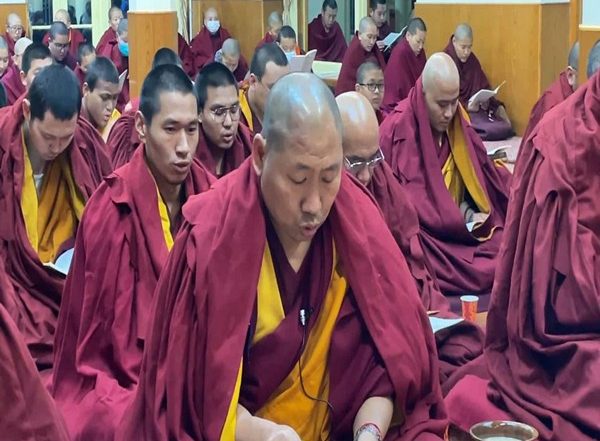 World News | Tibetans in Exile Offer Special Prayers for Victims of Tibet Earthquake