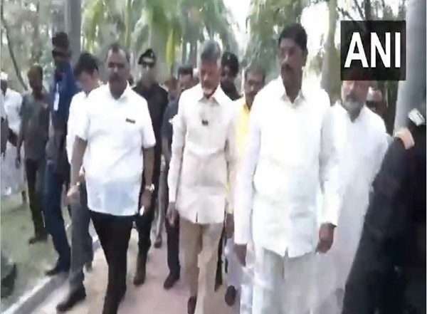 India News | Chandrababu Naidu Takes Stoke of Situation at Tirupati, Revenue Minister Announces Ex-gratia Worth Rs 25 Lakh