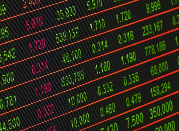 Business News | Indian Stock Indices Slump Third Day with IT Sector Being Only Outlier
