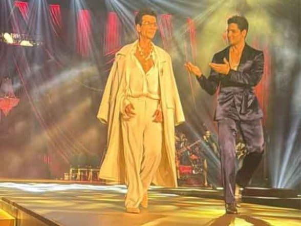 Entertainment News | Sidharth Malhotra, Karan Johar Slay the Runway in Mumbai | LatestLY