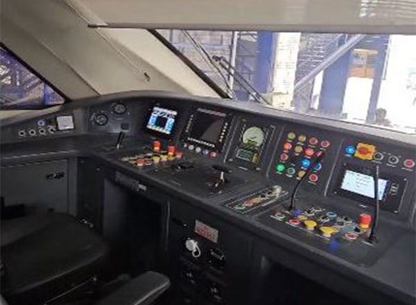 India News |  Vaishnaw Unveils Vande Bharat Train Designed for Katra-Srinagar Route