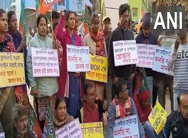 India News | WB: BJP, Left Holds Protest over Death of Pregnant Women at Midnapore Hospital, Attack CM Mamata