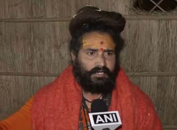 India News | Maha Kumbh: Spiritual Leader Mahant Balveer Giri Urges Devotees to Worship Outside 'Lete Hue Hanuman Ji' Temple