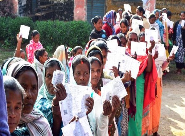 Business News | 1 Pc Increase in Literacy Rate in India, Leads to 25 Pc Rise in Female Voter's Turnout: SBI Report