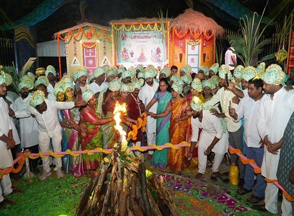 India News | Several Leaders Participates in Bhogi Festival Celebrations in Telangana, Andhra Pradesh